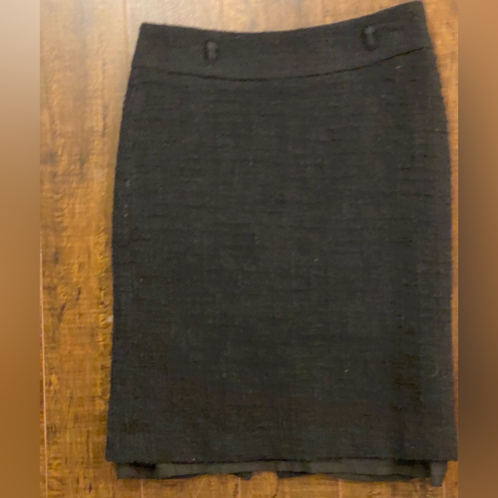 WHBM Women’s Black Textured Pencil Skirt Size 4 back zipper, slit, fully lined‎